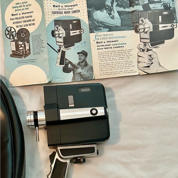 Vintage Bell & Howell Autoload Cartridge Movie Camera w Original Brochure. - Picture 2 of 14